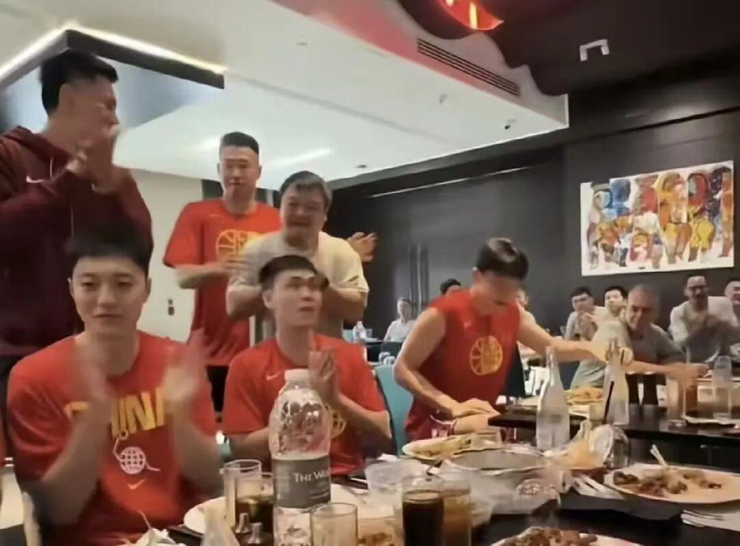 37岁还能场场进球，还能翻跟头！